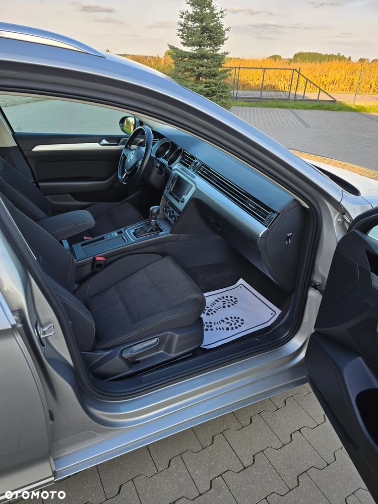 Volkswagen Passat Variant 1.6 TDI SCR DSG Comfortline - 21
