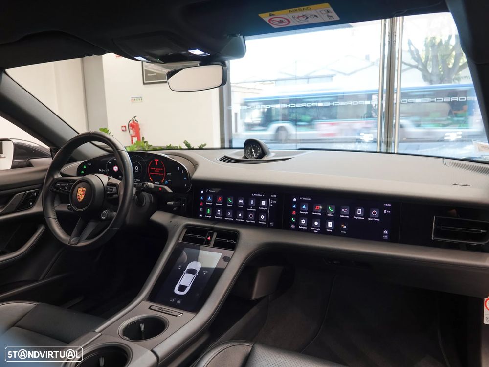 Porsche Taycan 4S - 44