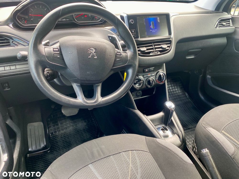 Peugeot 208 - 18