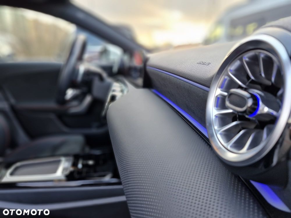 Mercedes-Benz Klasa A 220 4-Matic AMG Line 7G-DCT - 30