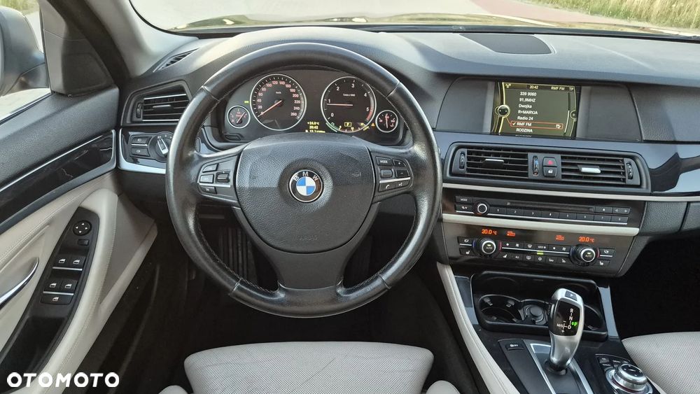 BMW Seria 5 520d - 25