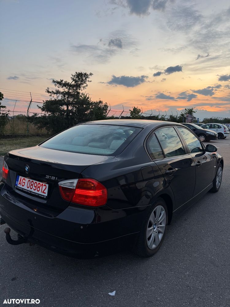 BMW Seria 3 318i - 4