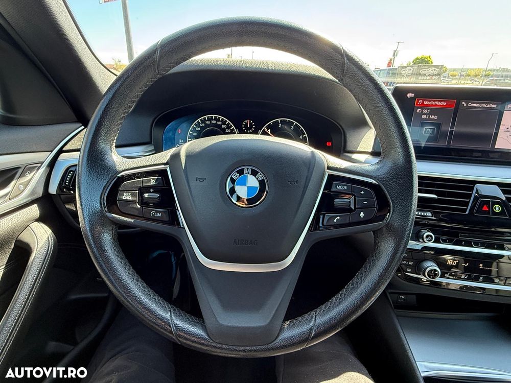 BMW Seria 5 520d Sport Line - 12