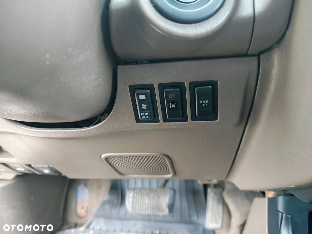 Toyota Land Cruiser - 10