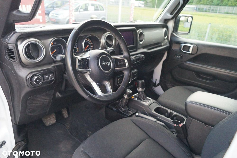 Jeep Wrangler - 11