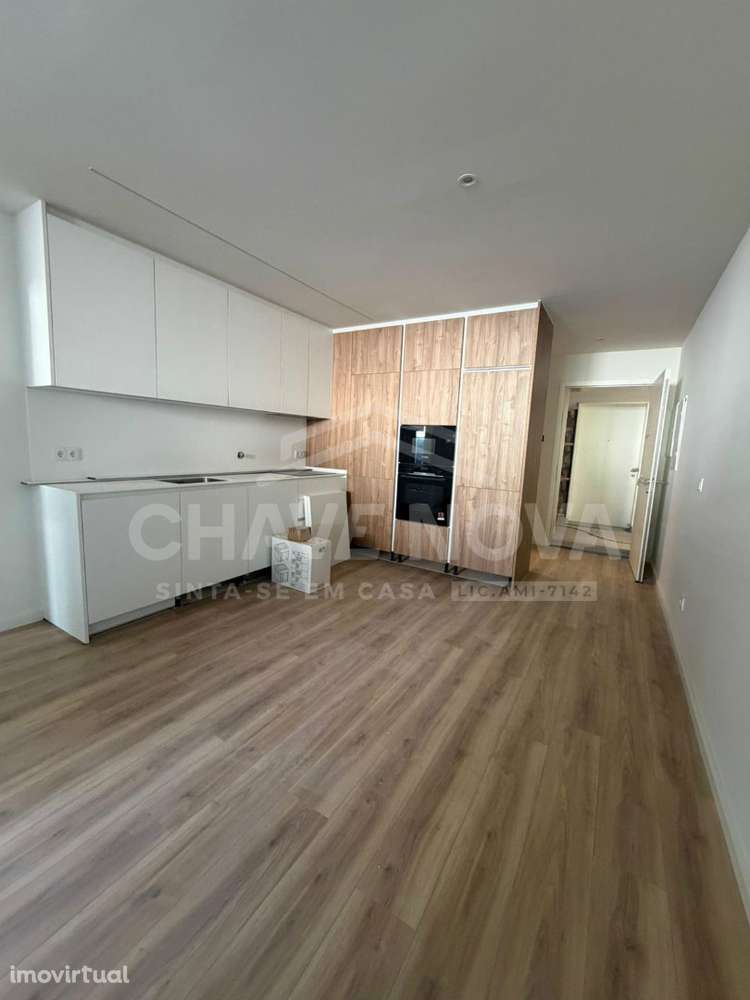 T1 Novo c/ Lugar de Garagem em Santa Marinha (Metro Linha Rubi) - Grande imagem: 3/24