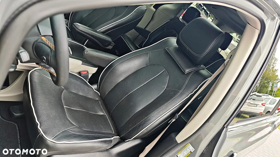 Chrysler Pacifica - 14