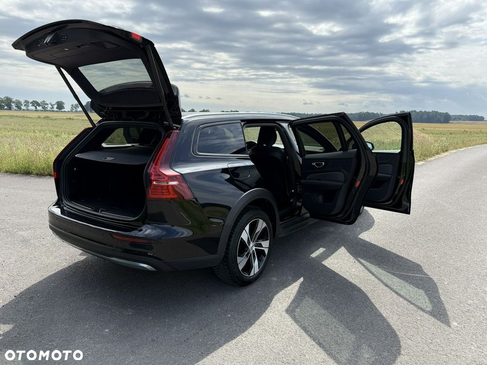 Volvo V60 Cross Country B4 D AWD Plus - 22