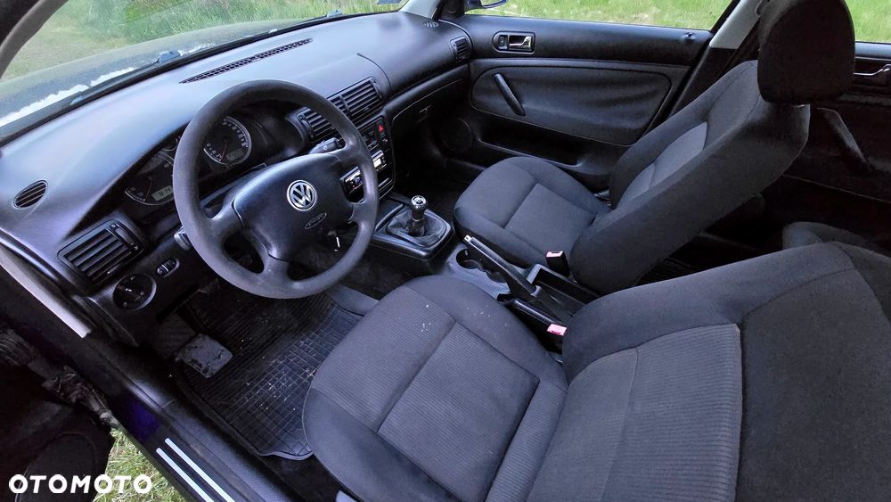 Volkswagen Passat 2.0 Comfortline Family - 12