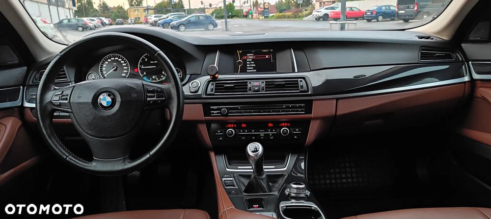 BMW Seria 5 525d Luxury Line - 36