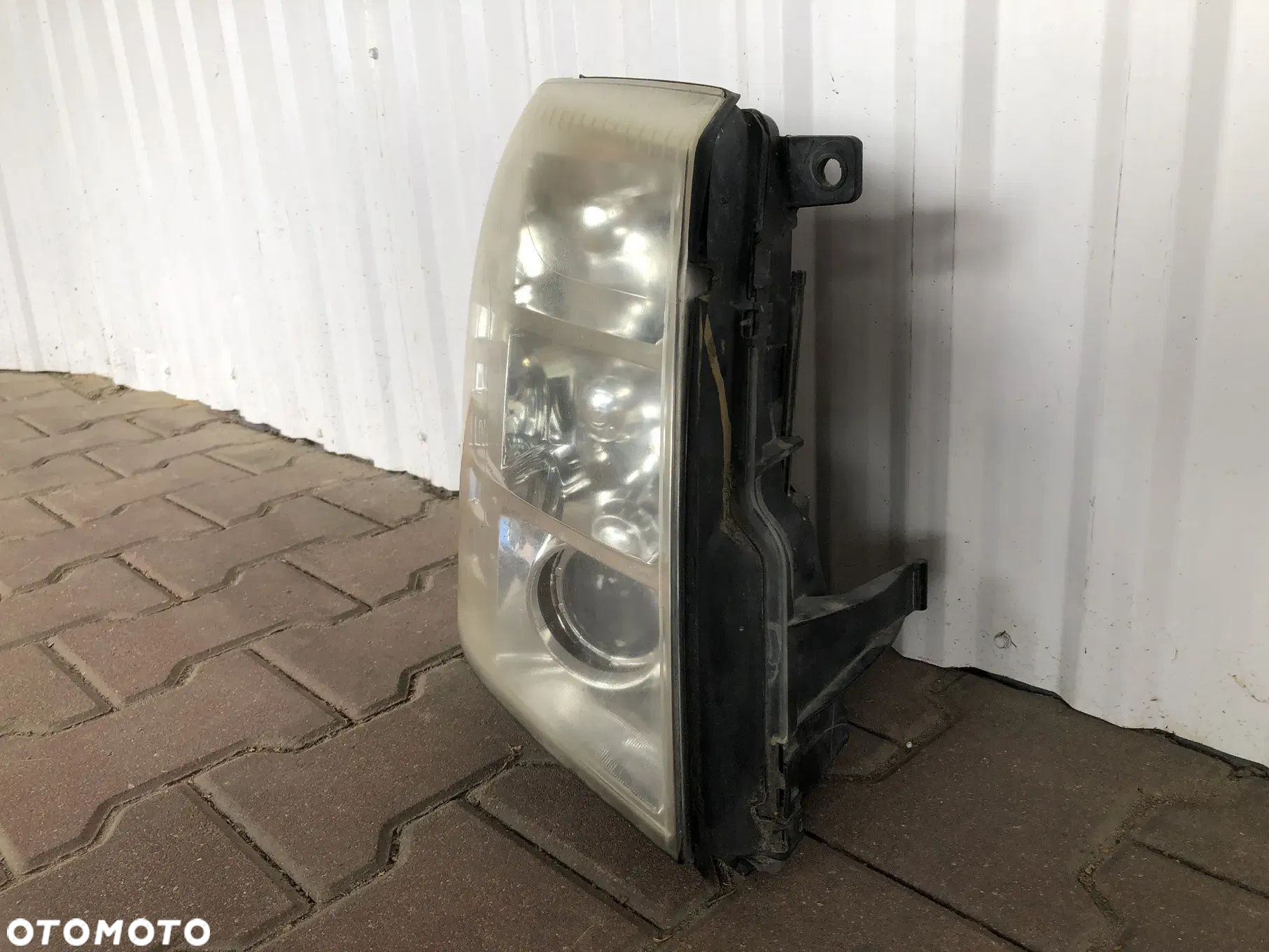 CADILLAC ESCALADE III 6,2 V8 REFLEKTOR PRAWY LAMPA XENON USA PRZETWORNICA - 3