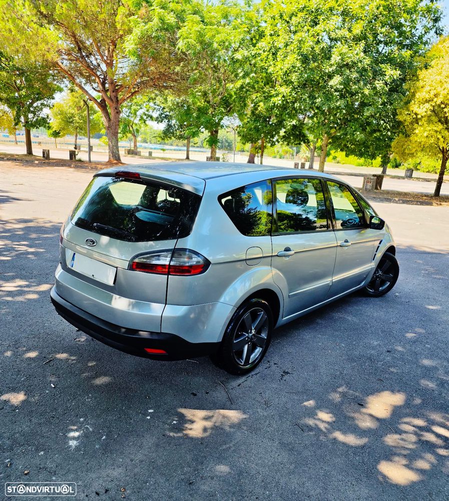 Ford S-Max 2.0 TDCi Titanium 7L - 27