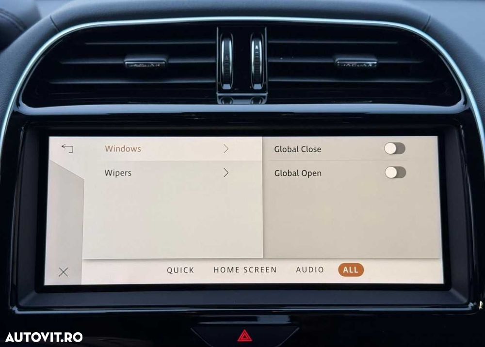 Jaguar XE D200 RWD MHEV R-Dynamic S - 39