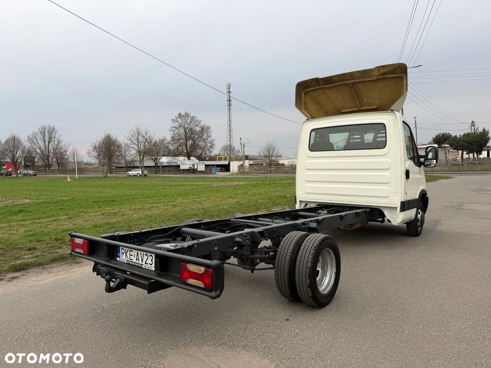 Iveco 35C15 * 3.0 / 150KM * Rama do zabudowy * Rozstaw osi: 4.1m * Koła bliźniacze * - 15
