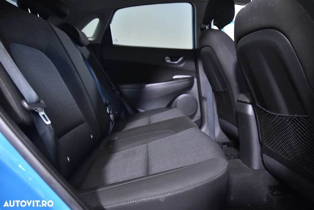 Hyundai KONA - 12