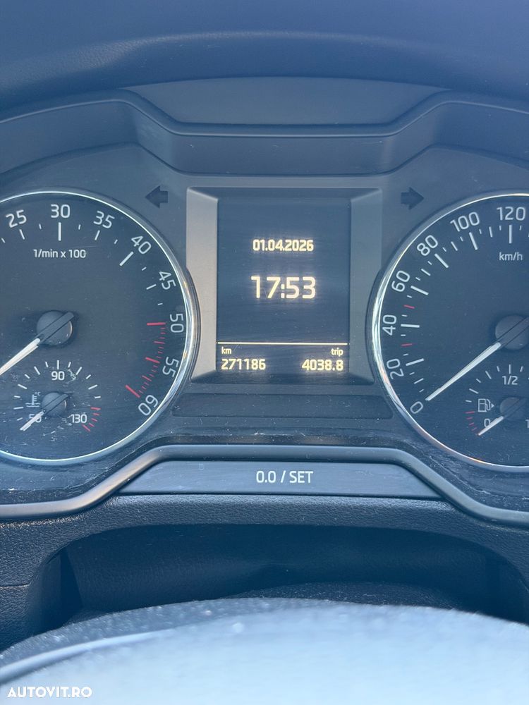 Skoda Octavia 1.6 TDI DSG Ambition - 6