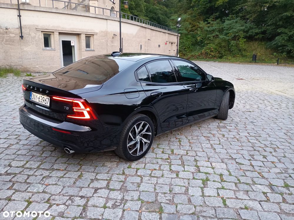 Volvo S60 T5 Momentum Pro - 4
