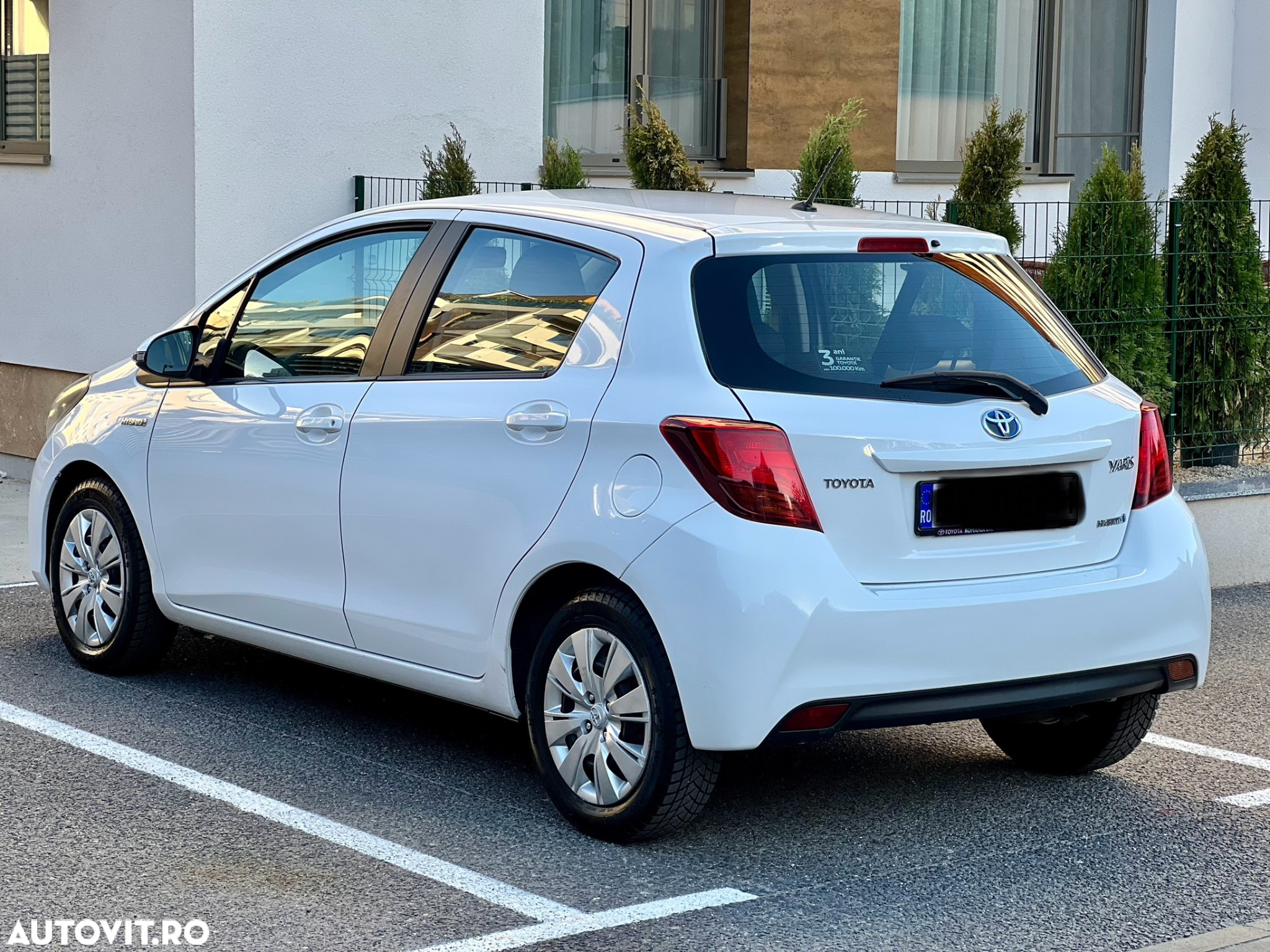 Toyota Yaris 1.5 VVT-i HSD Sol - 4