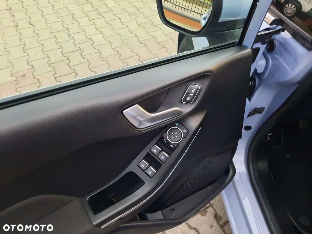 Ford Fiesta 1.0 EcoBoost S&S TITANIUM X - 23