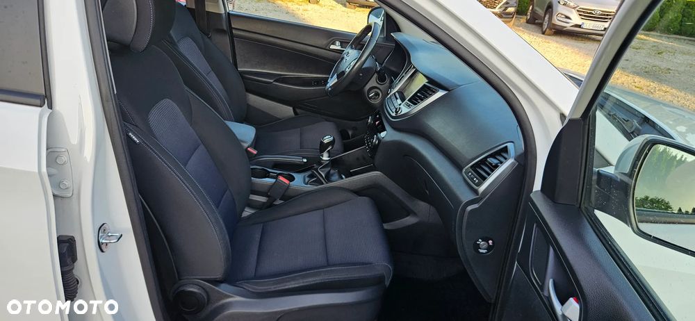 Hyundai Tucson 1.6 GDI BlueDrive Comfort 2WD - 24