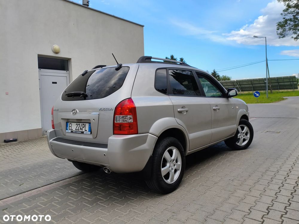 Hyundai Tucson 2.0 4WD GLS - 24
