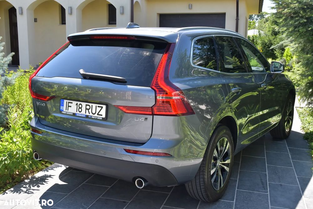 Volvo XC 60 B4 MHEV AT8 AWD Momentum Pro - 26