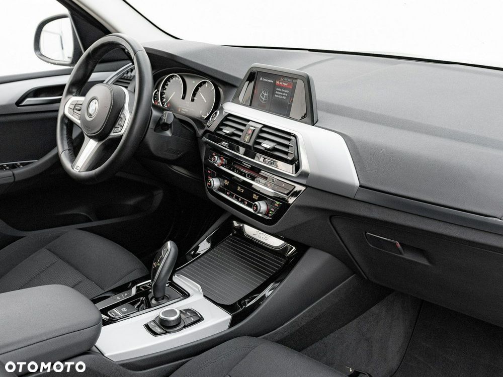 BMW X3 xDrive25d Advantage - 33