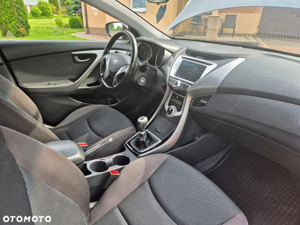 Hyundai Elantra 1.6 Comfort - 15