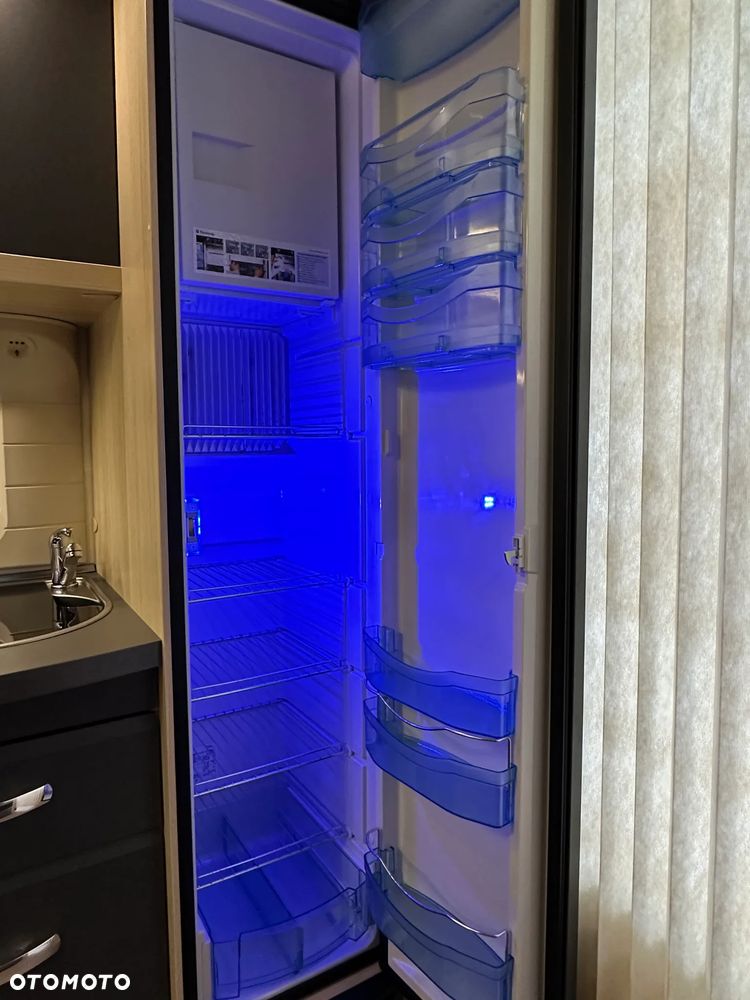 Hobby 460 UFE DE LUX EDITION z napędem i markizą pompowaną. - 26