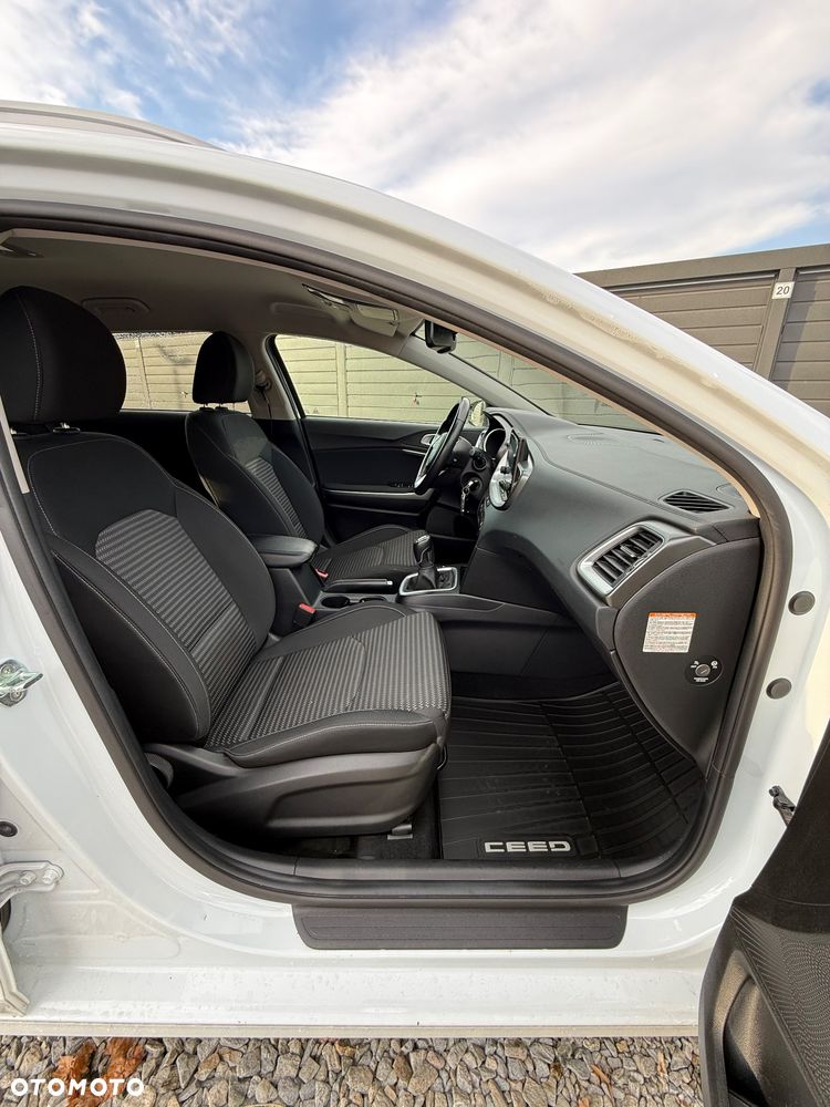 Kia Ceed 1.6 CRDi (48V Mild-Hybrid) Platinum - 20