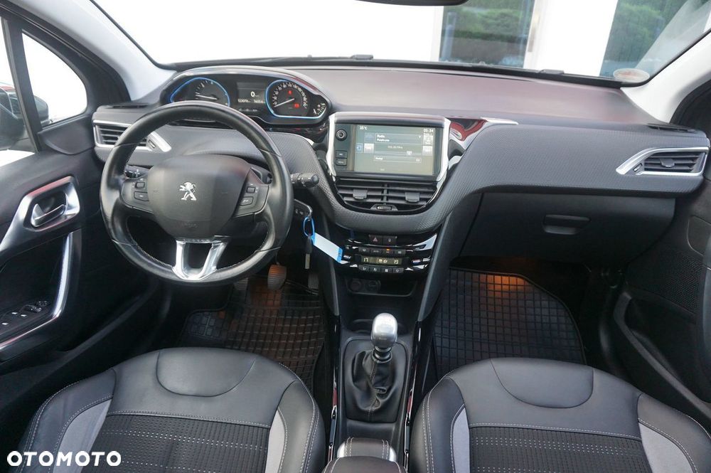 Peugeot 2008 1.6 BlueHDi Allure S&S - 18