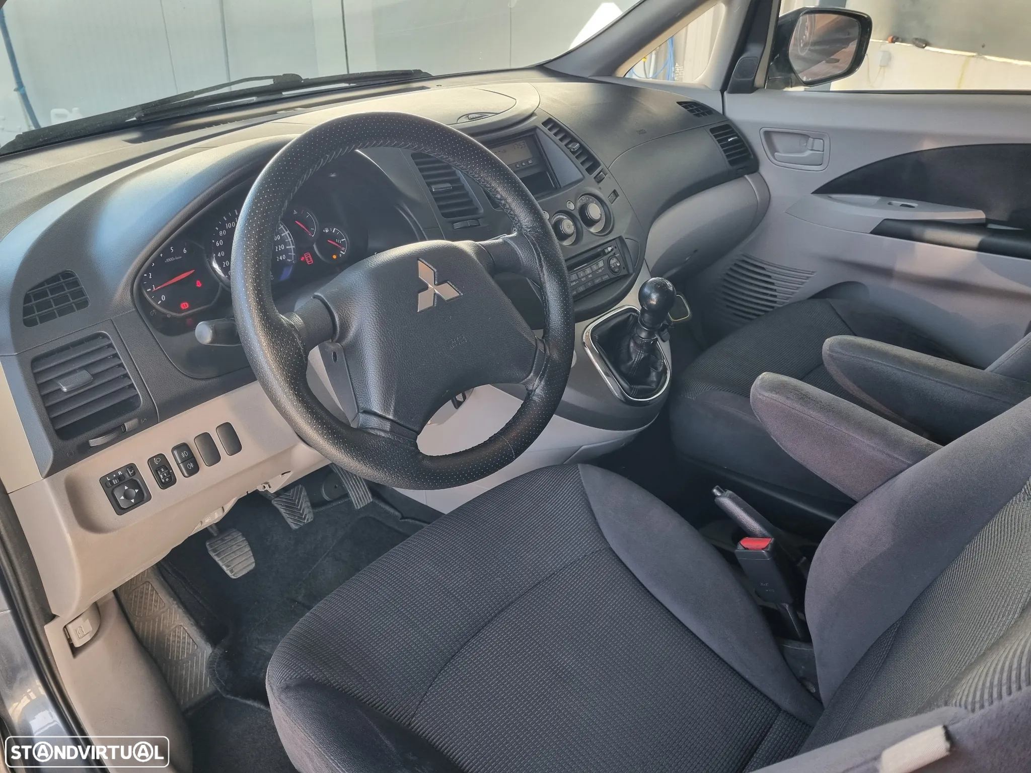 Mitsubishi Grandis 2.0 DI-D Invite - 17