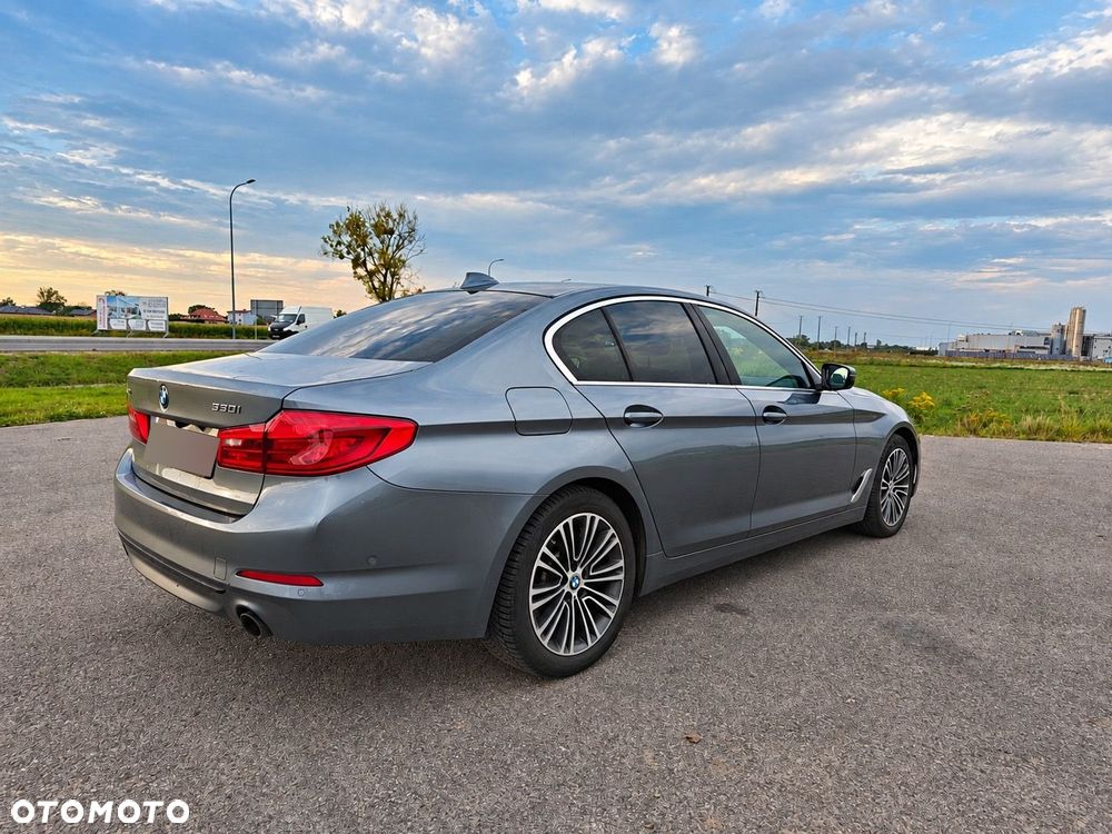 BMW Seria 5 530i GPF xDrive Sport Line sport - 18