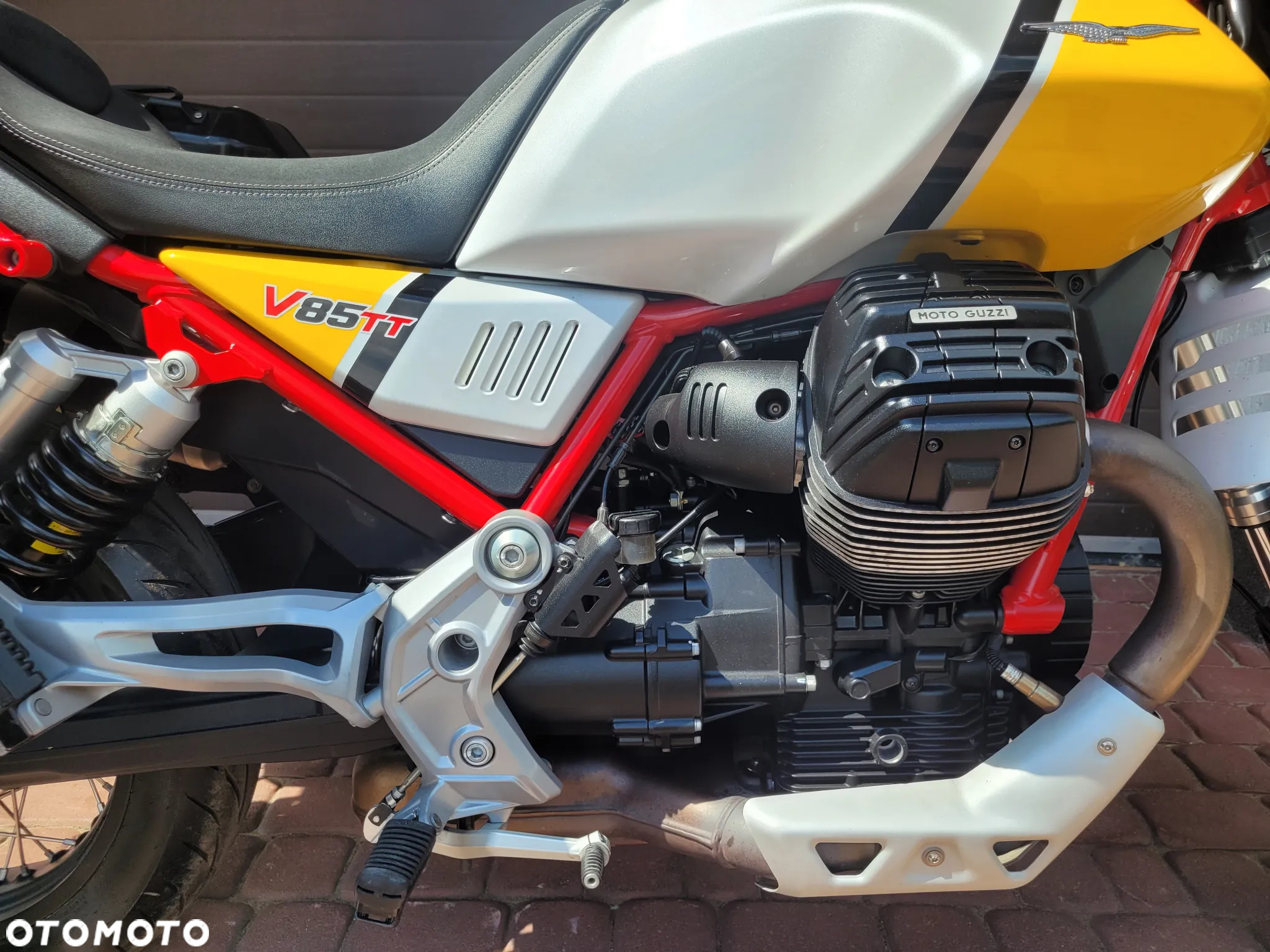 Moto Guzzi V85 - 9