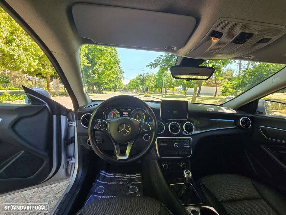 Mercedes-Benz CLA 180 d Shooting Brake - 12