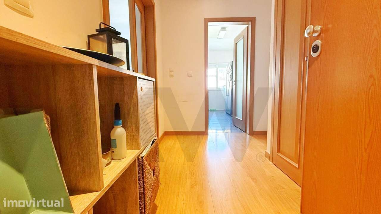 Excelente Apartamento T2 com Parqueamento e Arrecadação em Mem Martins - Grande imagem: 2/19