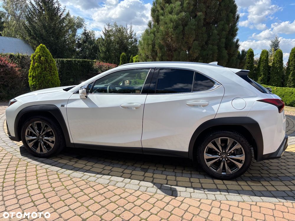 Lexus UX - 4
