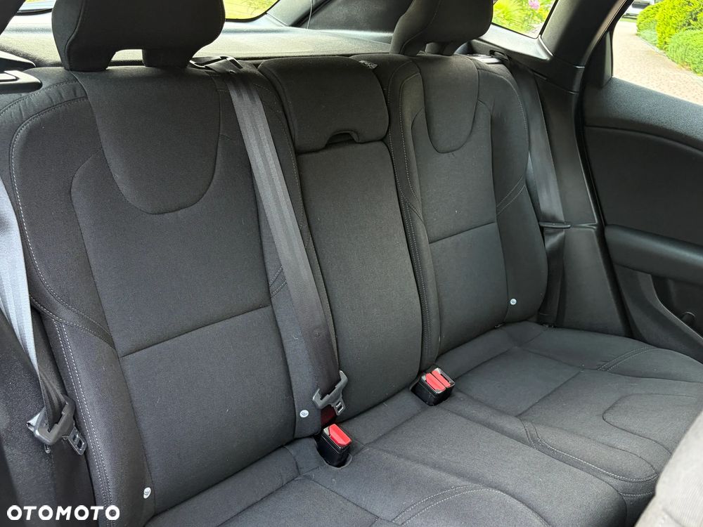 Volvo V40 T2 Momentum - 27