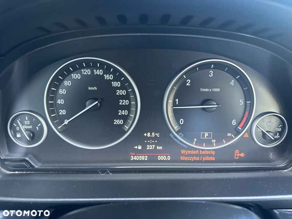 BMW Seria 5 525d xDrive - 22