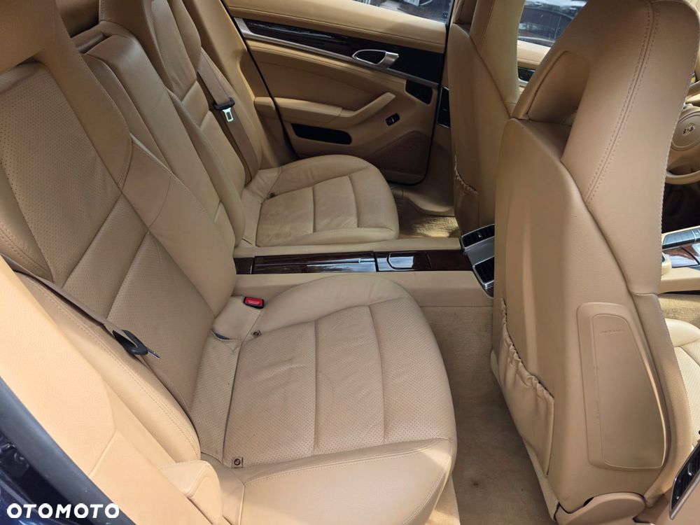 Porsche Panamera 4 PDK Platinum Edition - 28