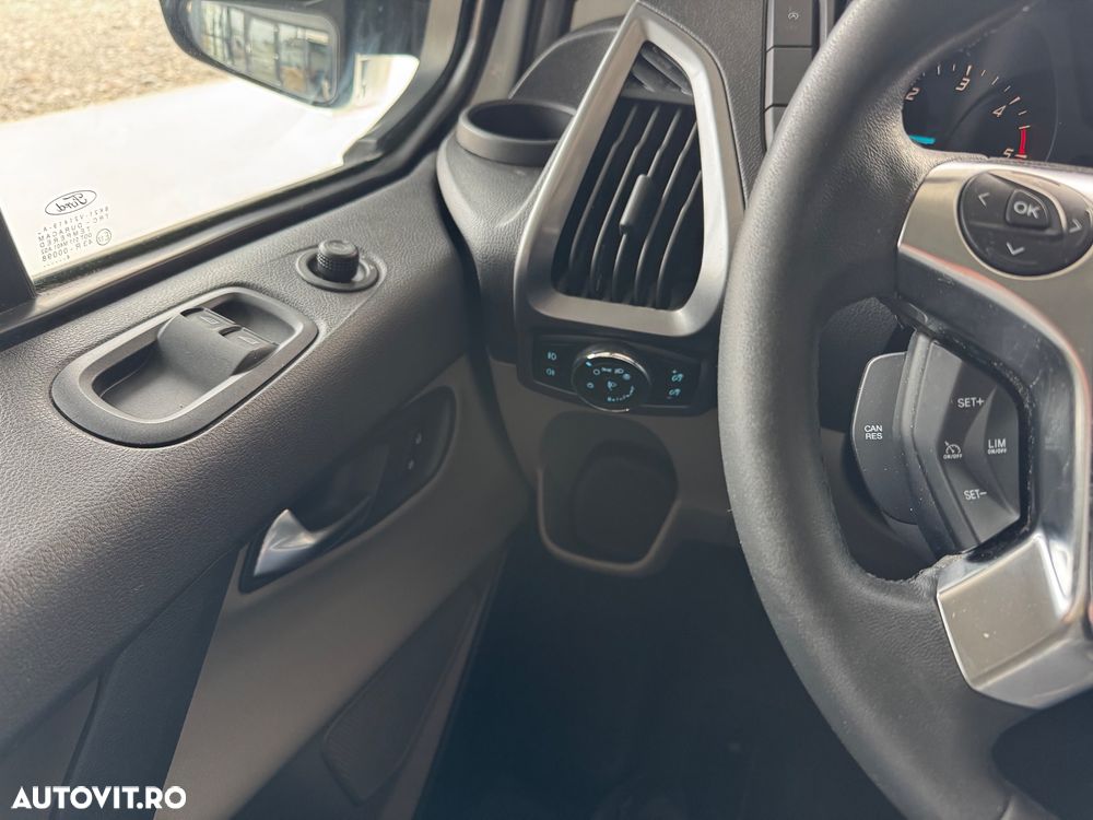 Ford Tourneo Custom - 22