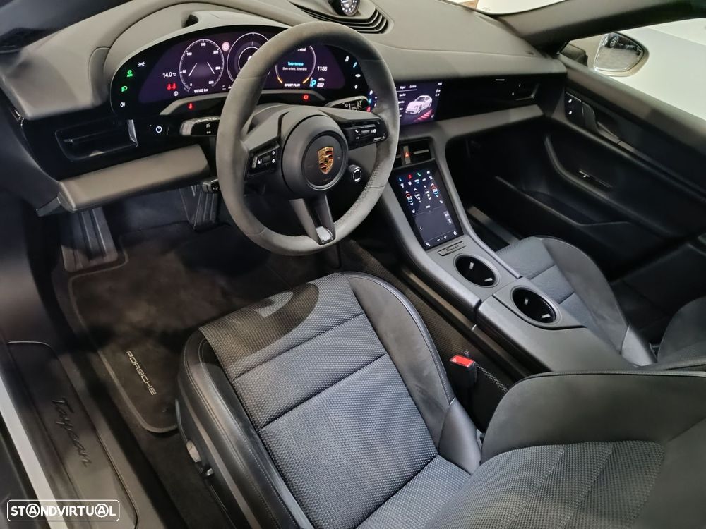 Porsche Taycan 4 - 12