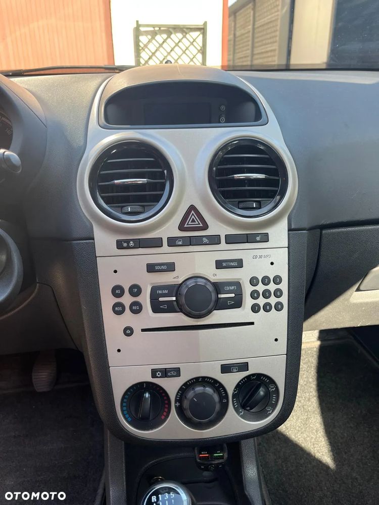 Opel Corsa 1.2 16V Cosmo - 12