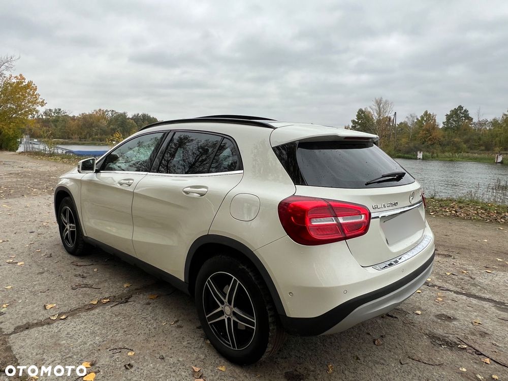 Mercedes-Benz GLA - 12