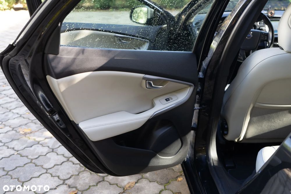 Volvo V40 D2 Momentum - 25