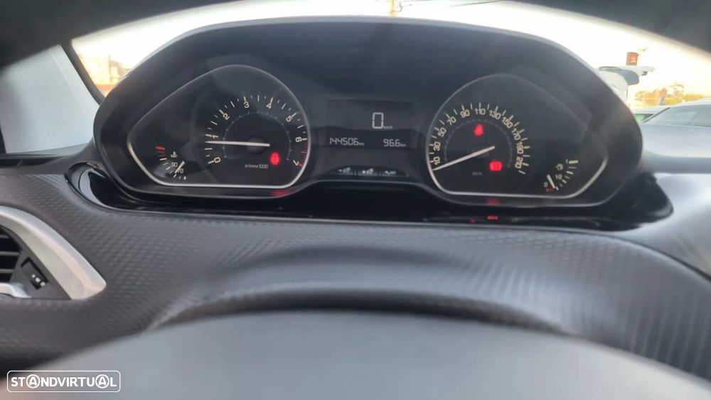 Peugeot 2008 1.2 PureTech Style - 7