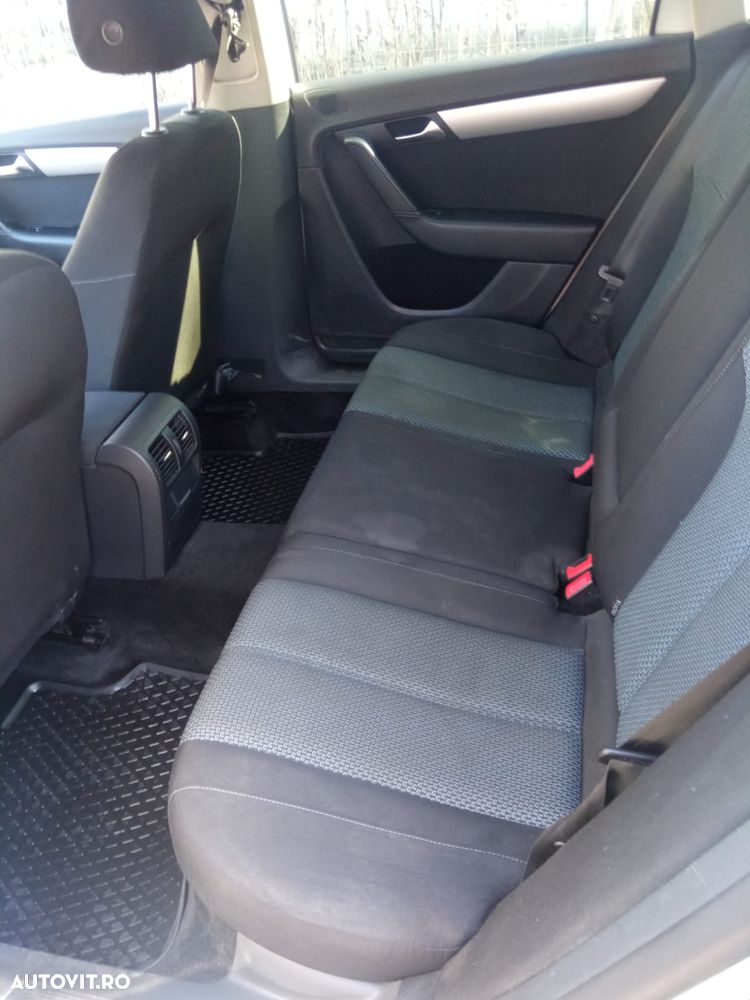 Volkswagen Passat 1.6 TDI DPF BlueMotion Technology Comfortline - 12