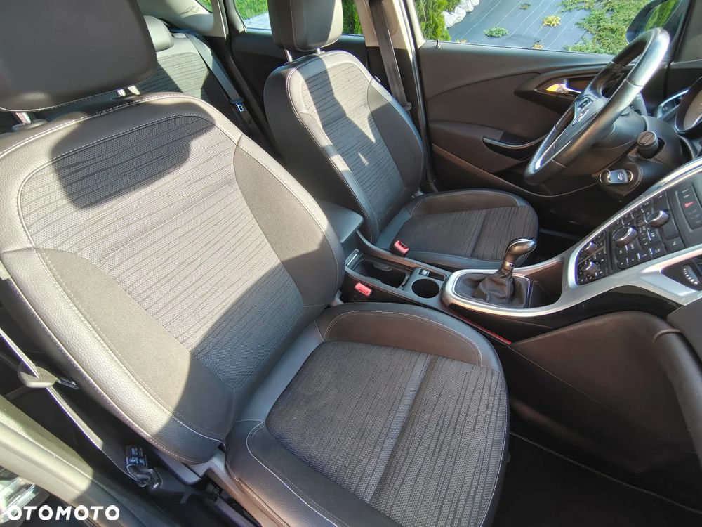 Opel Astra 1.4 T Cosmo - 25