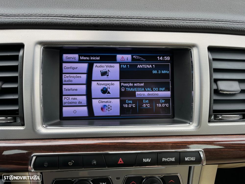 Jaguar XF 2.2 D Luxury - 44