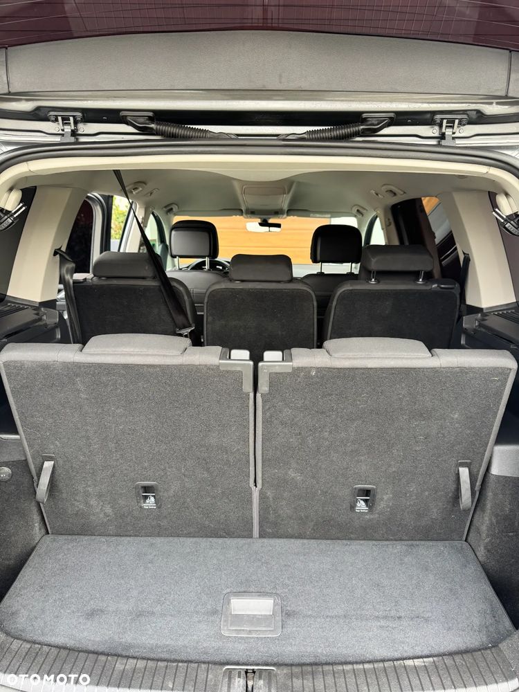 Volkswagen Touran - 16